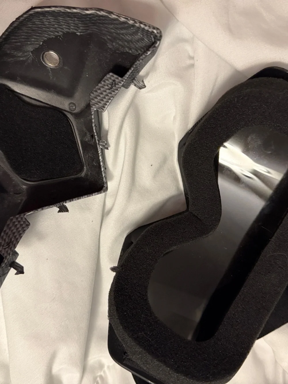 Carbon Fiber Effect Men's Protective Face Mask with Mirrored Lens